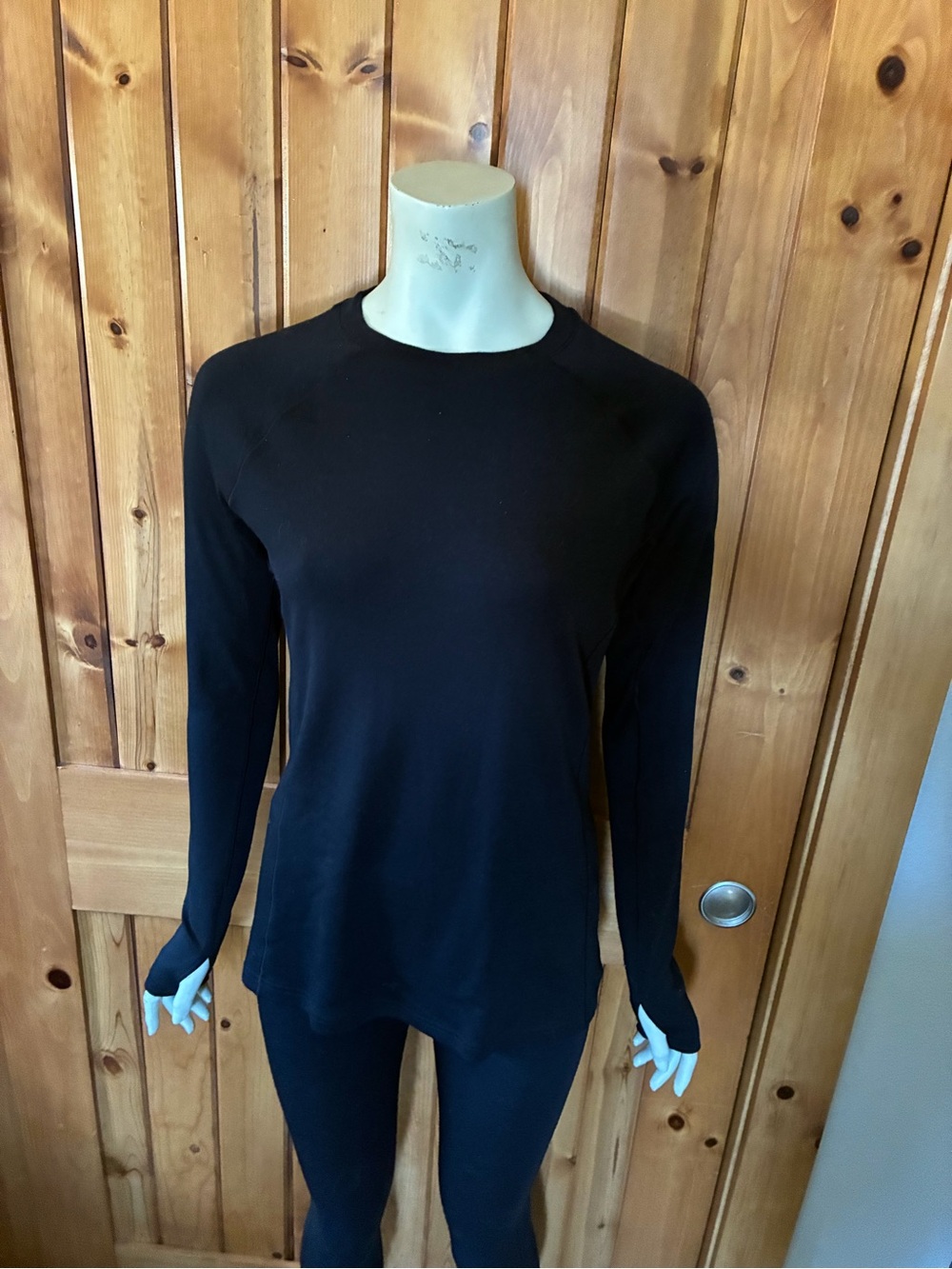 Aspen leaf discontinued women’s black mid weight top size med black merino wool